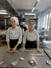 В рамках получения дополнительного профессионального образования в техникуме сегодня началось обучение по профессии "Пекарь".